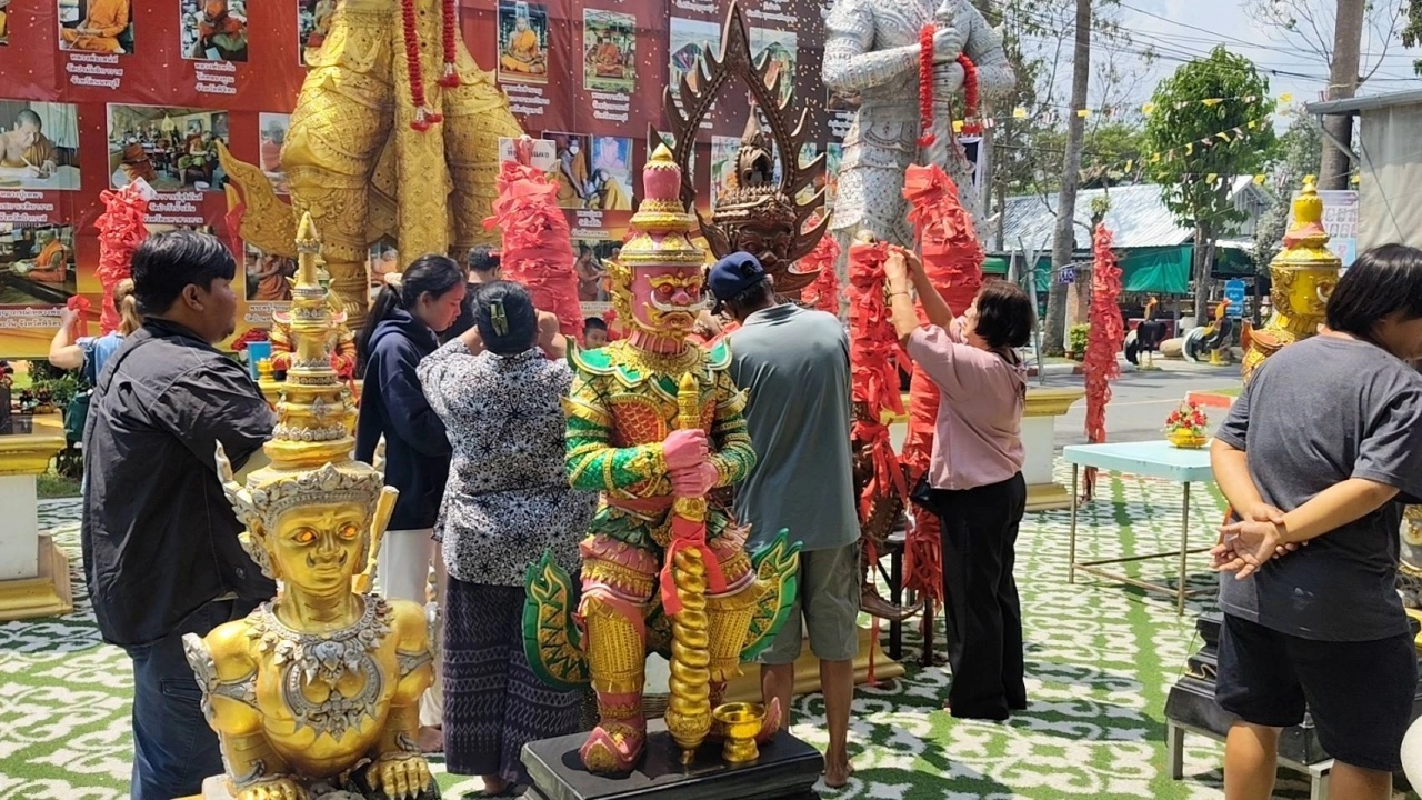 แม่ค้าออนไลน์ มาแก้บนท้าวเวสฯ หลังได้โชค 4 งวดติด ไม่จุดธูป "เลขเด็ด" ลุ้นรวย