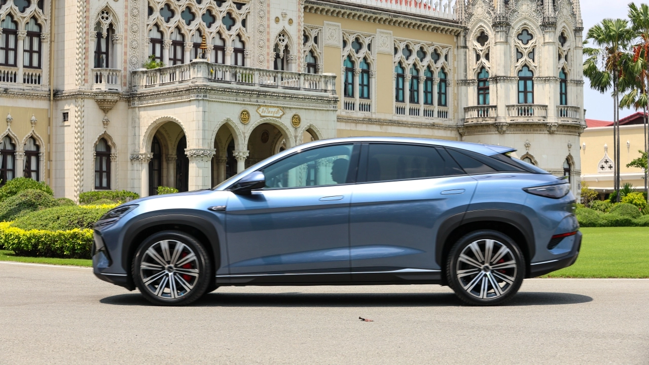 ลุ้นรวย ส่องทะเบียนรถไฟฟ้านายกฯ อนุทิน เสี่ยงโชคงวด 1/4/69