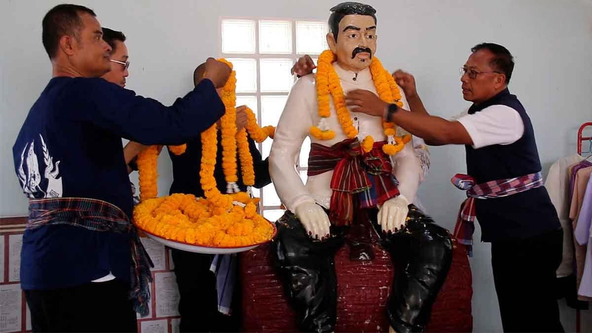 ชาวบ้าน บวงสรวง 'ปู่ลา' งานบุญเหินฟ้าบุญบั้งไฟ ไม่พลาด ส่องเลขธูปมงคล เห็นชัดเล็งเสี่ยงโชค