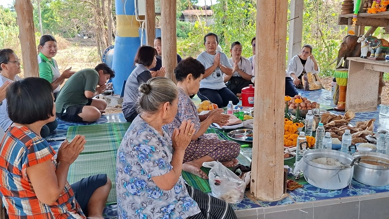 จัดเครื่องเซ่นไหว้ สรงน้ำ “พ่อปู่พญาแก้ว” พิธีกรรมนับ 100 ปี ได้เลขเด็ดเสี่ยงโชค 16/5/69